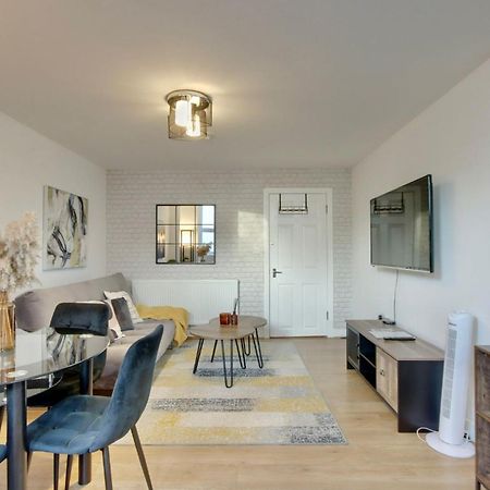 Southsea Getaway Apartment With Pool Table And Hot Tub ポーツマス エクステリア 写真