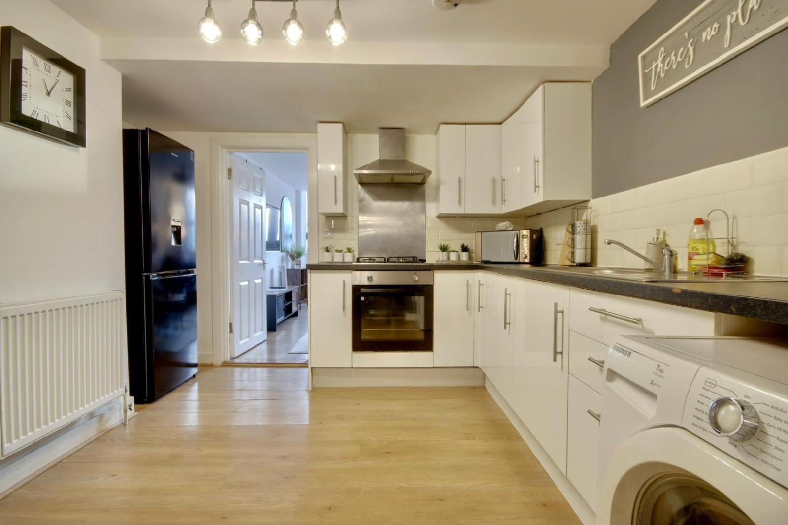 Southsea Getaway Apartment With Pool Table And Hot Tub ポーツマス エクステリア 写真