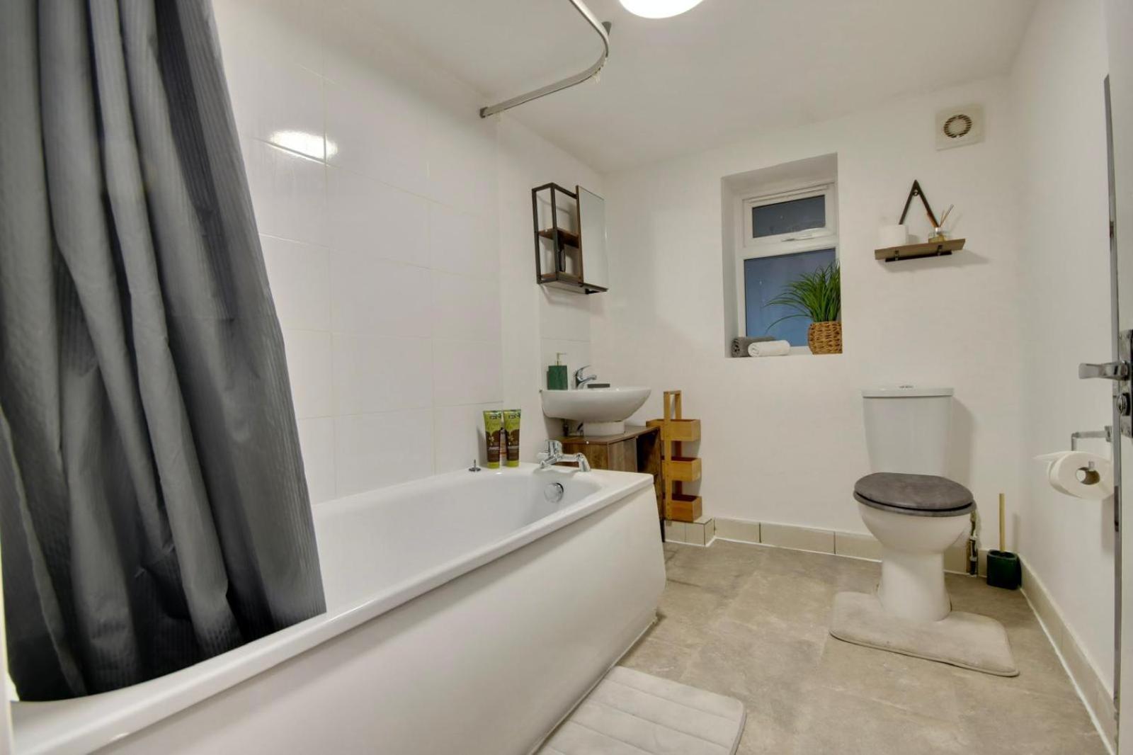 Southsea Getaway Apartment With Pool Table And Hot Tub ポーツマス エクステリア 写真